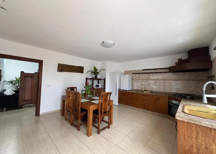 Casa Valeria تيناجون